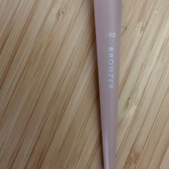 Fenty Beauty Cheek Hugging Bronzer Brush 190 - Picture 3 of 5